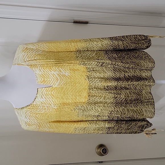Coldwater Creek Size XS (4-6) Olive to Yellow Ombre Distressed Chevron Print Top - Picture 1 of 12